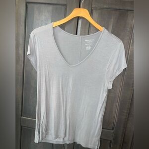 American Eagle Gray V-Neck Women's Top
